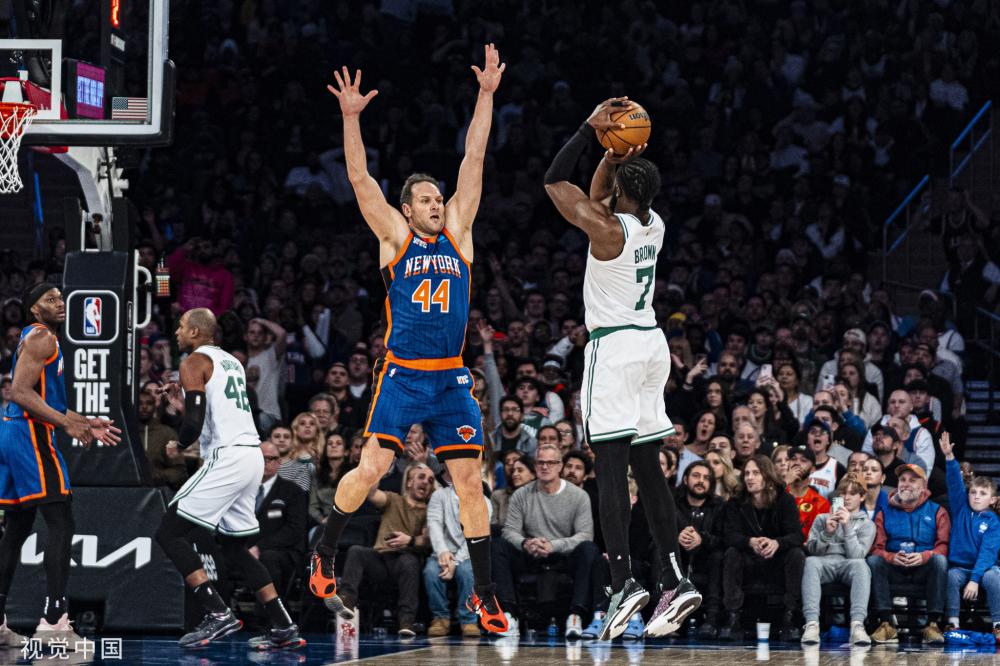 替补席上的 替补席上的